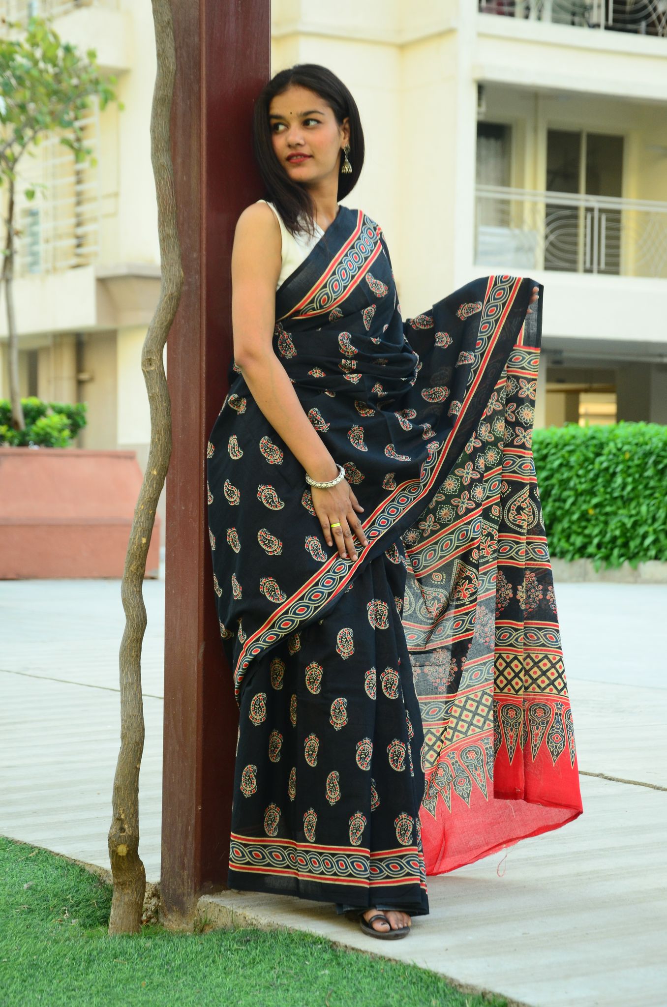 SainSisters Black Ajarakh|Cotton Mulmul Handlock Saree